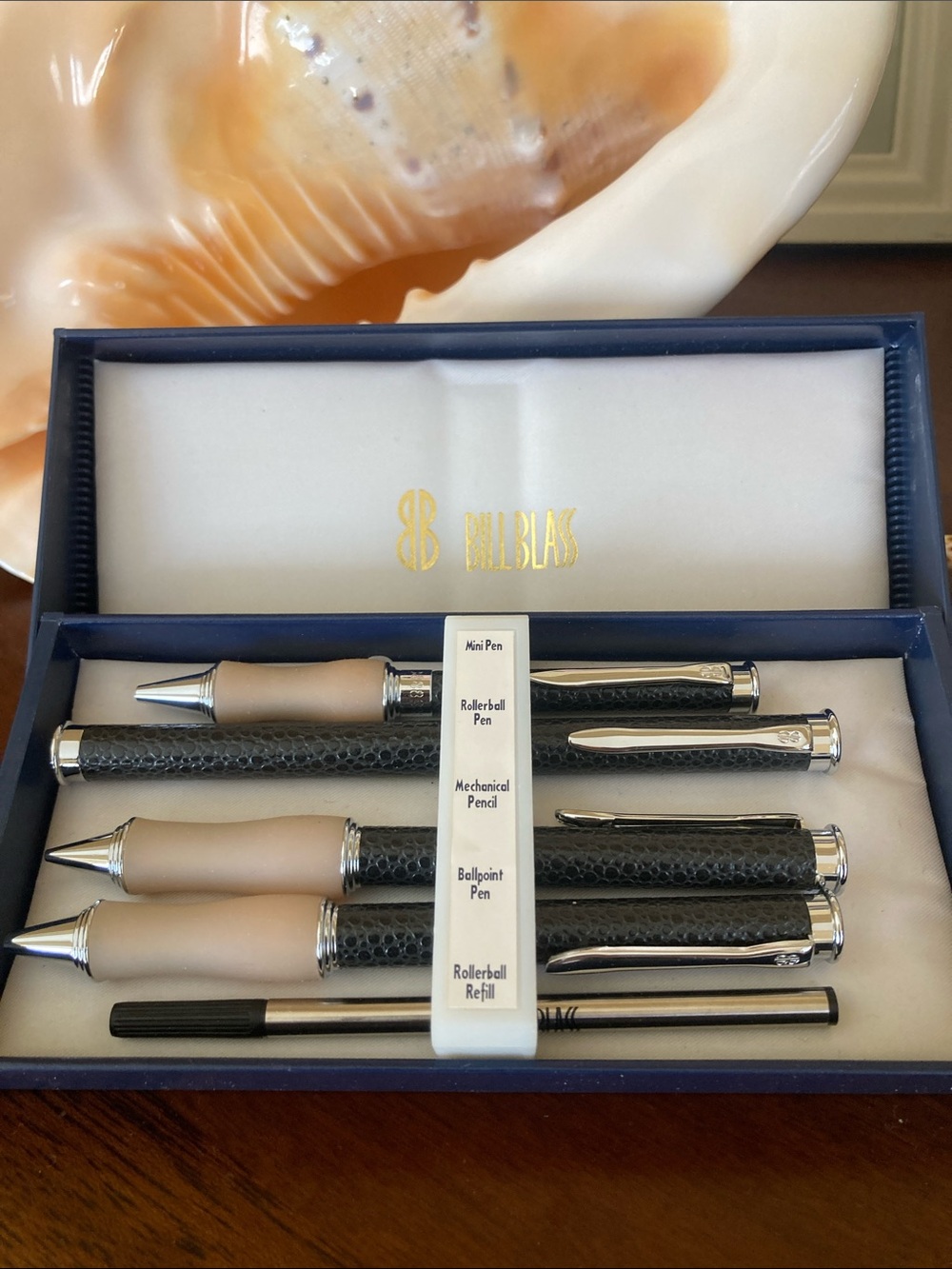 bill blass Gold Logo Pen Set with Black Trim